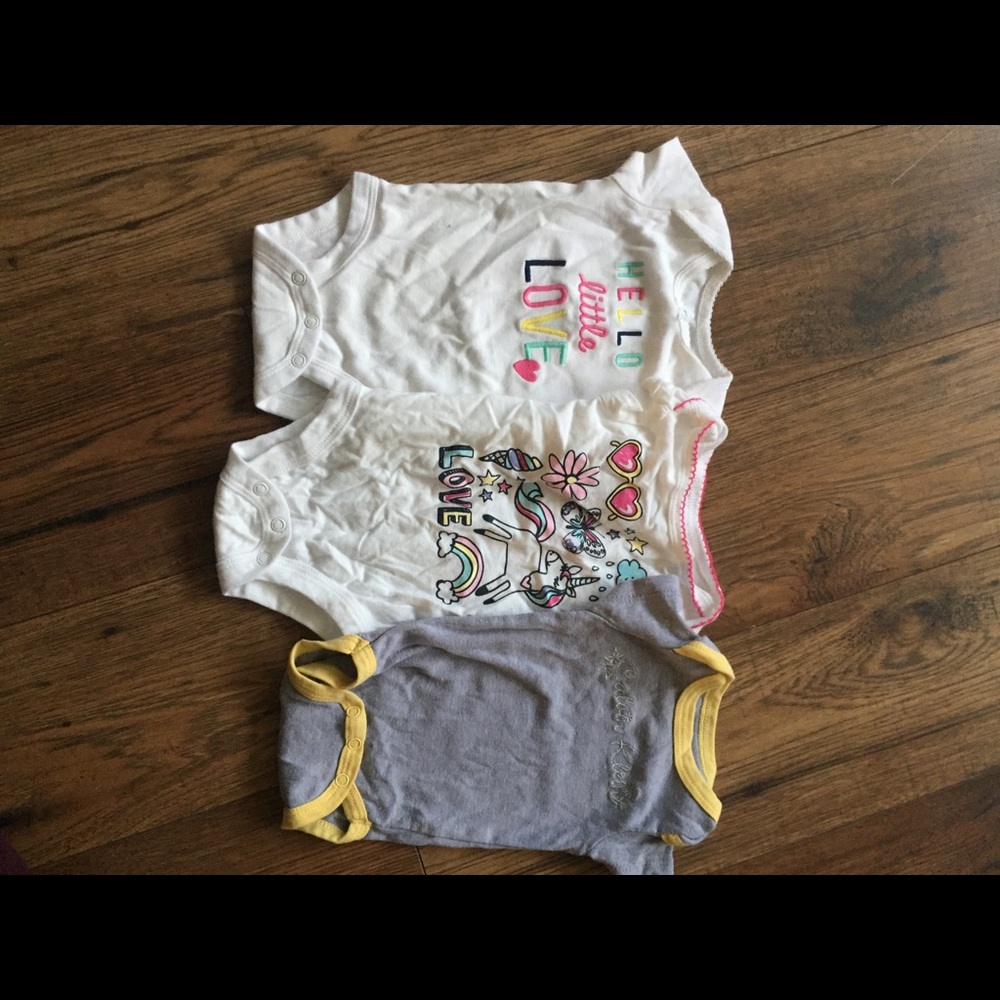 Set of onesies